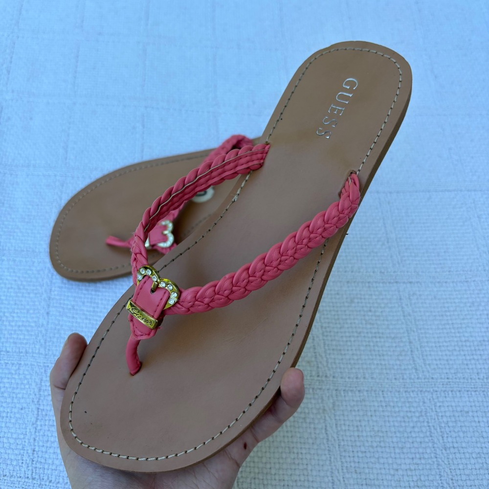 Women's 10 GUESS Y2K Faux Leather Pink Braided Heart Buckle Charm Flip Flops